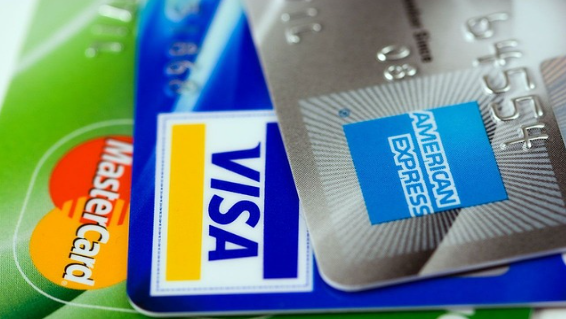 5 Factors That Individuals Consider When Selecting a Credit Card