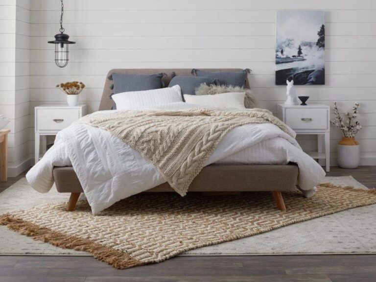 How to Style Your Bedroom with Luxurious Bedding Set?